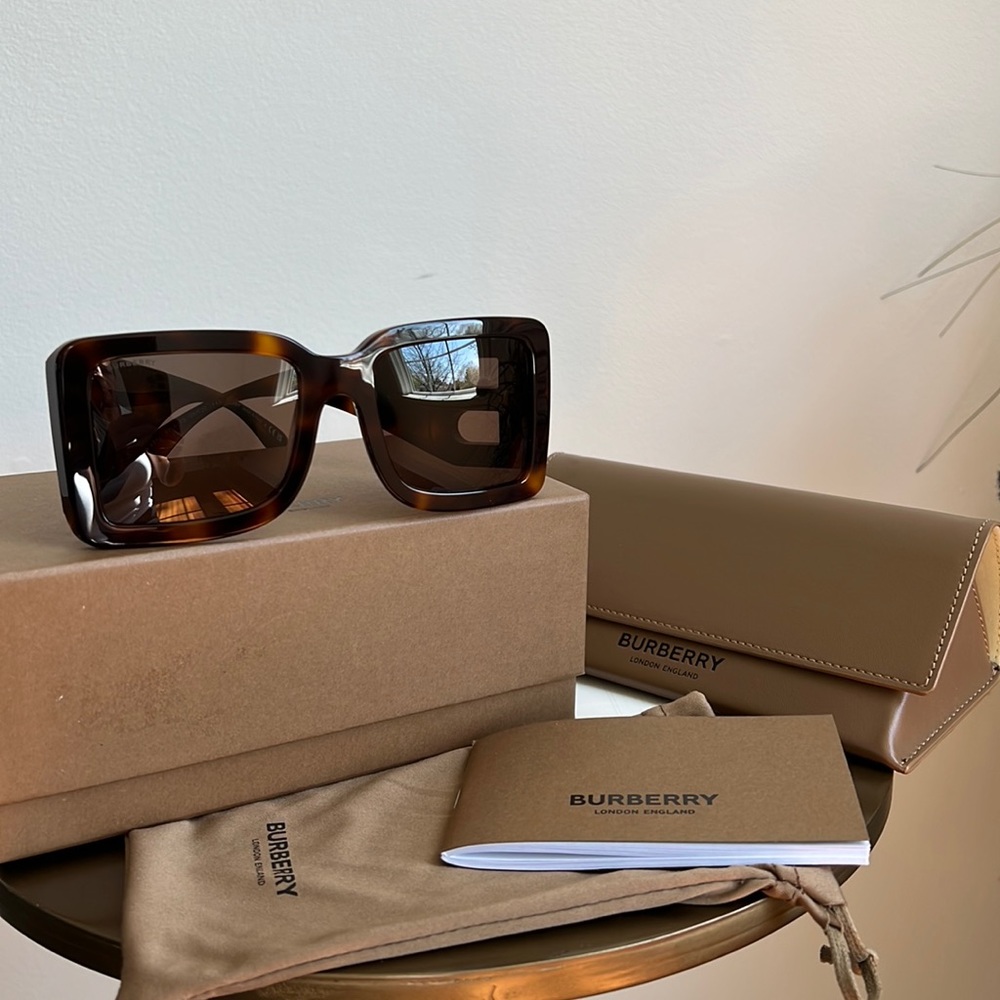 Burberry B Motif Square Frame Sunglasses - Picture 4 of 16